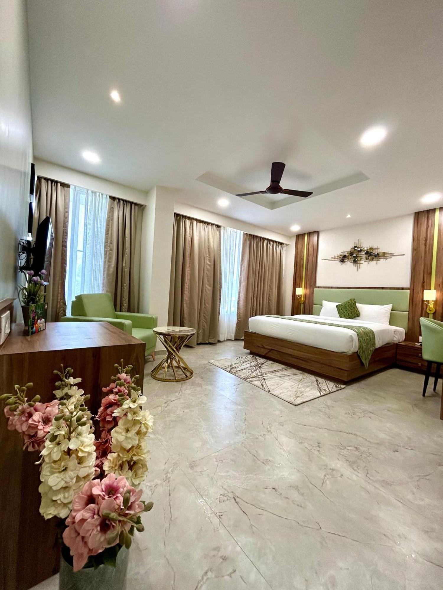 Hotel Grand Visava Lonavala Buitenkant foto